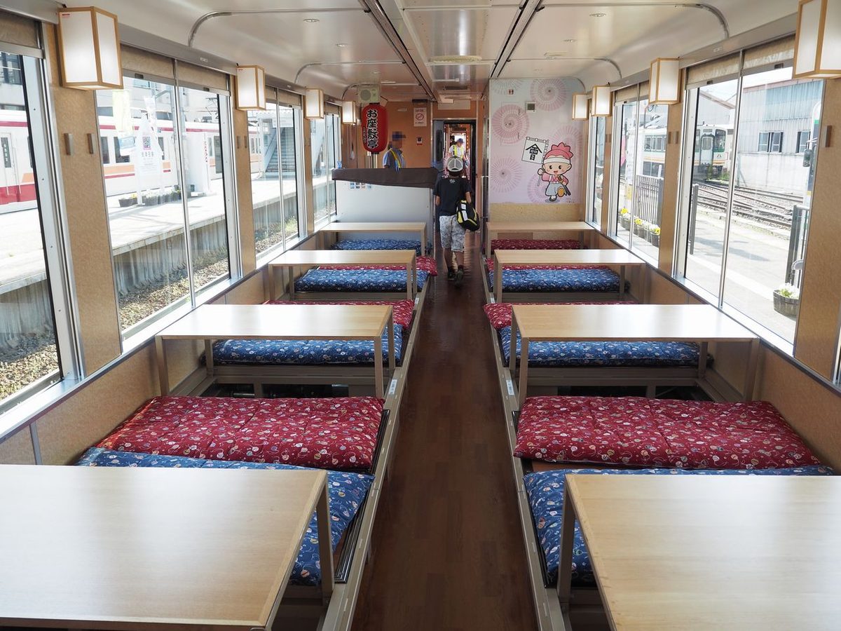 会津若松駅 出発(お座トロ展望列車) 写真2