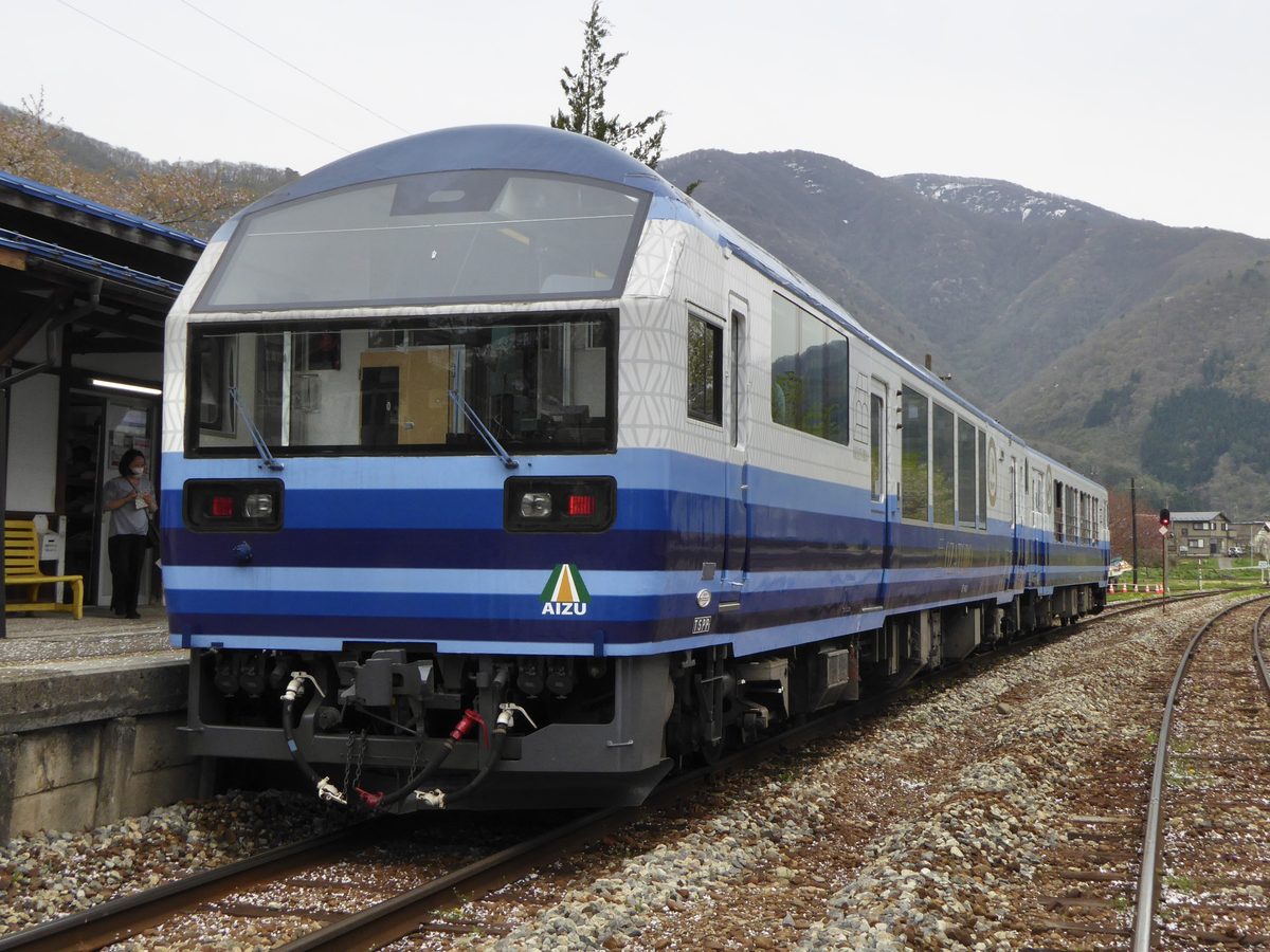 会津若松駅 出発(お座トロ展望列車) 写真1