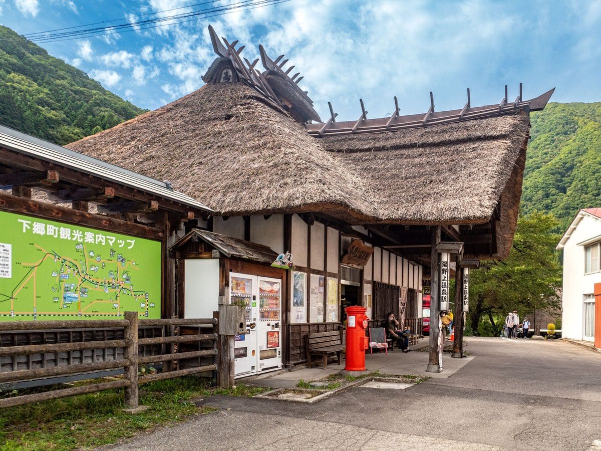 湯野上温泉駅 到着 写真1
