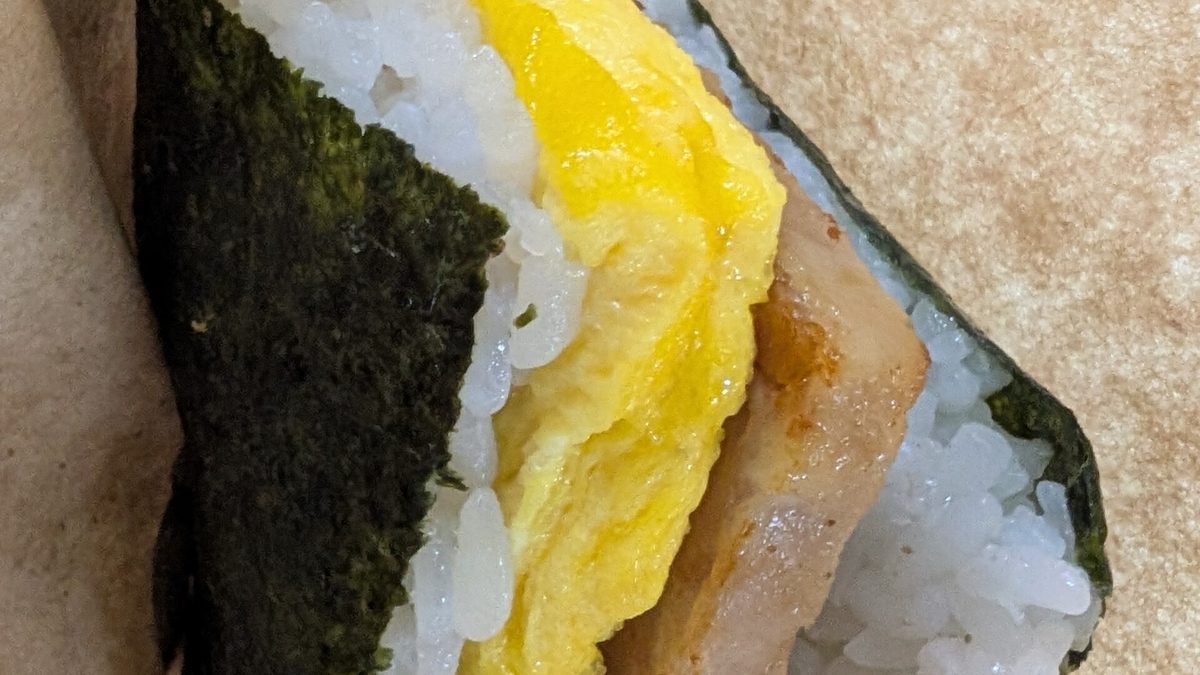 那覇空港のポーたま。出来たてが食べられます